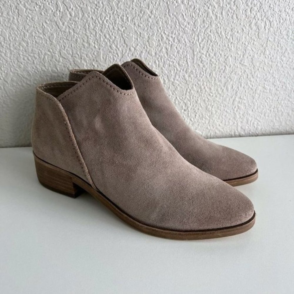 Dolce Vita Women's Trist Ankle Booties 8 B Suede Taupe Almond Toe Slip On - Picture 1 of 9